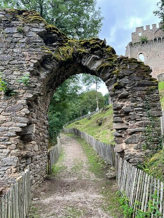 Chateau de Chalucet景点图片