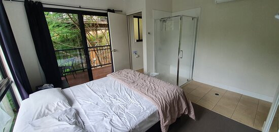 降灵岛热带雨林度假酒店主图