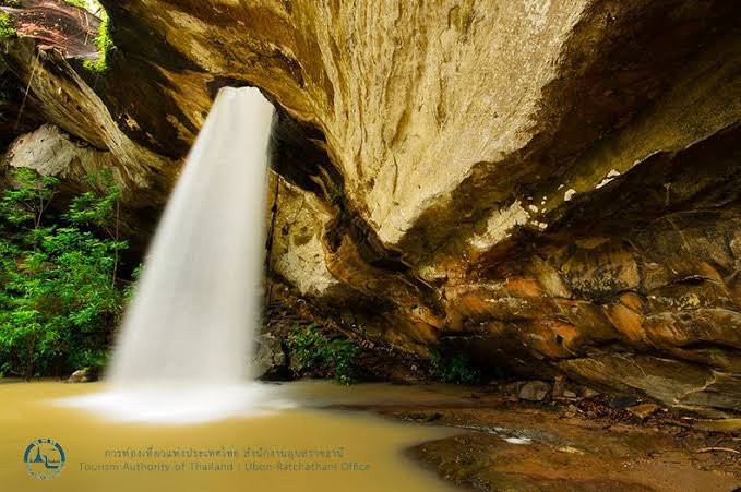 Sang Chan Waterfall景点图片