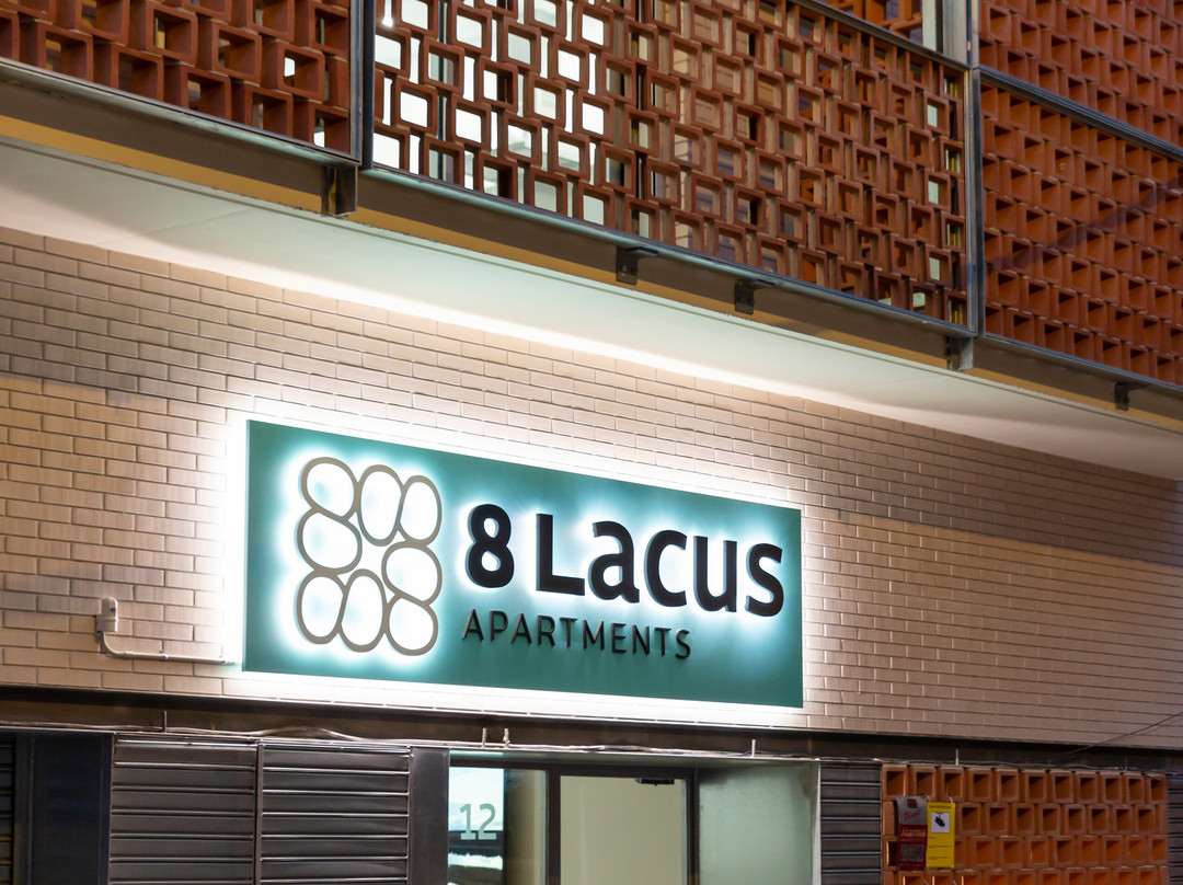 8 Lacus Victoria