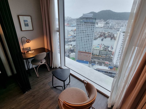 拉瓦尔斯酒店主图