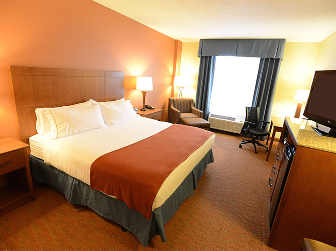 Holiday Inn Express & Suites Coralville by IHG主图
