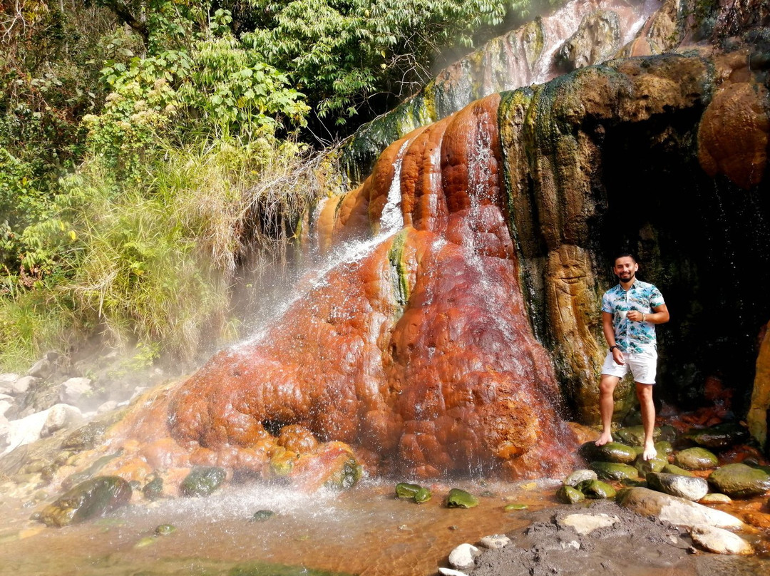 Cascada Termal Más Alta De Colombia