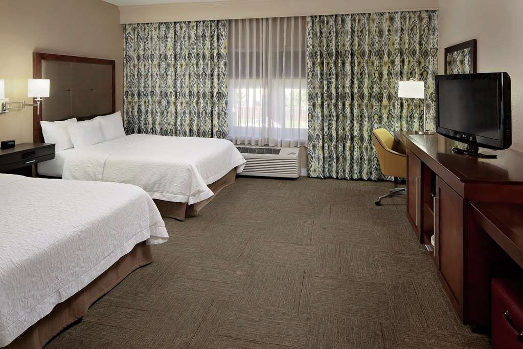 Hampton Inn & Suites Denton主图