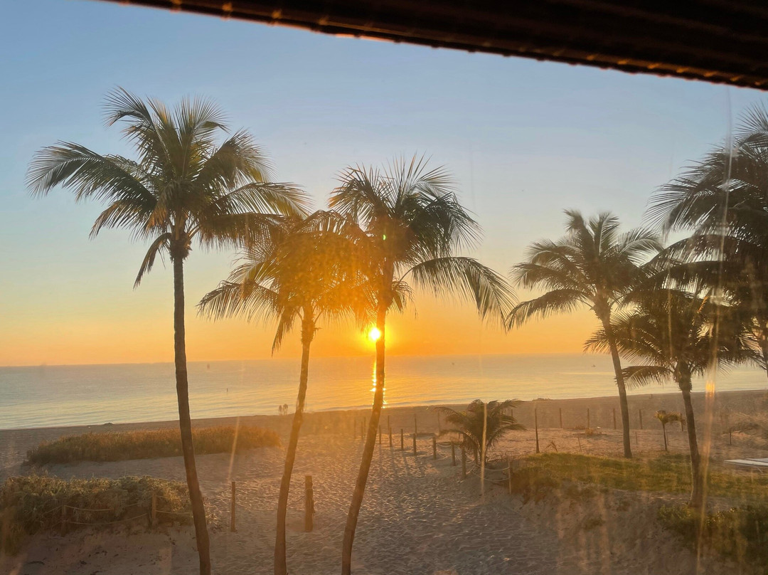 Ebb Tide Oceanfront Resort主图