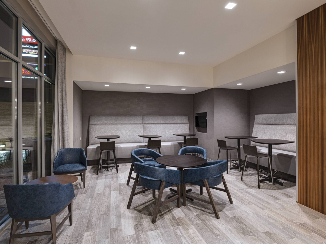 Courtyard St. Louis Brentwood主图