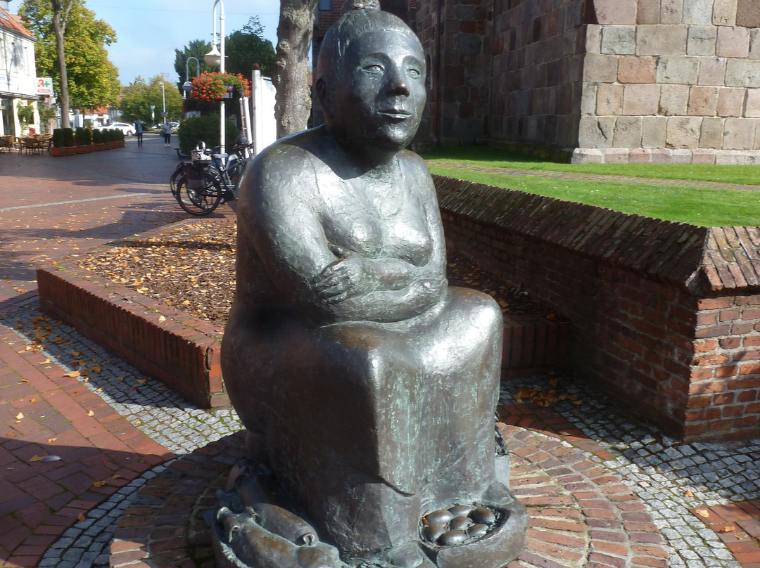 Bronze Figur Marktfrau Oma Apen-Westerstede必去景点