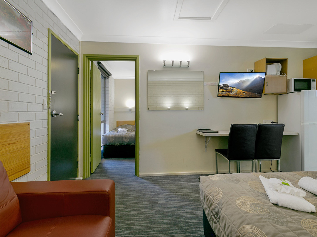 Stagecoach Inn Motel主图