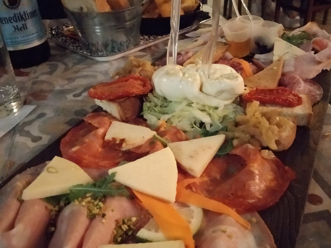 First-卡塔尼亚必去景点