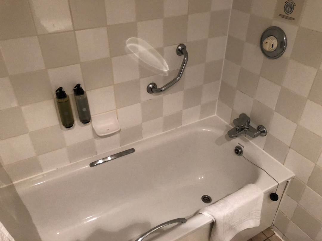 假日吉尔福德酒店主图