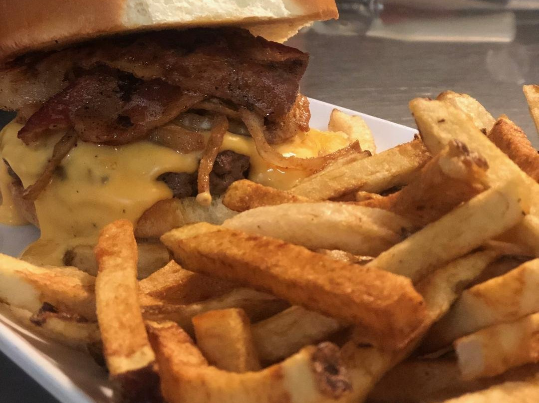 County Line Bar & Grill-Hartville必去景点