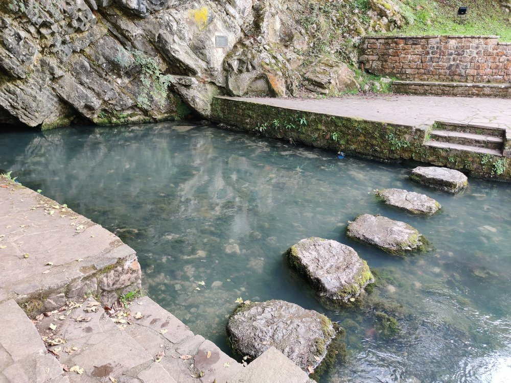Parque y Nacimiento de La Fuentona en Ruente景点图片