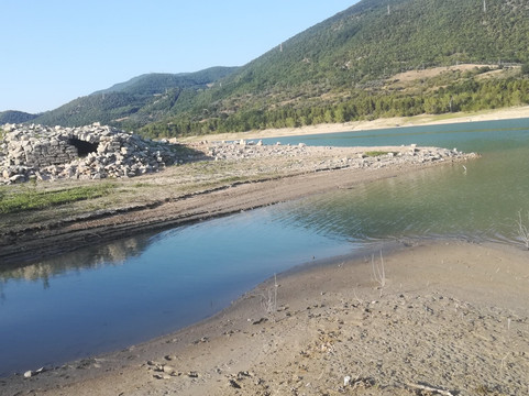Lago di Bomba-Bomba必去景点