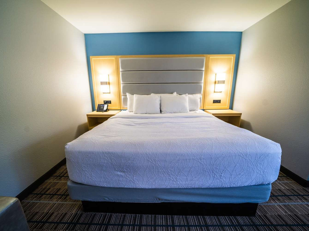 贝斯特韦斯特布莱根市套房酒店主图