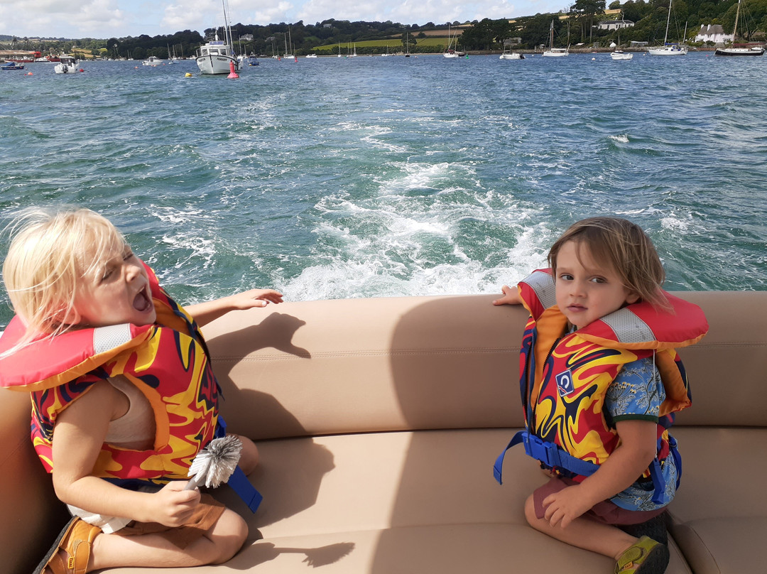 Falmouth Motorboat Charters景点图片