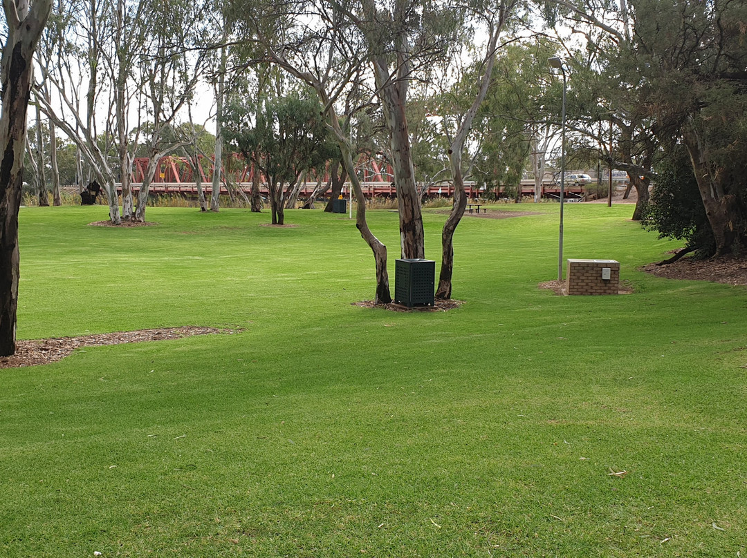 Bert Dix Memorial Park-Paringa必去景点