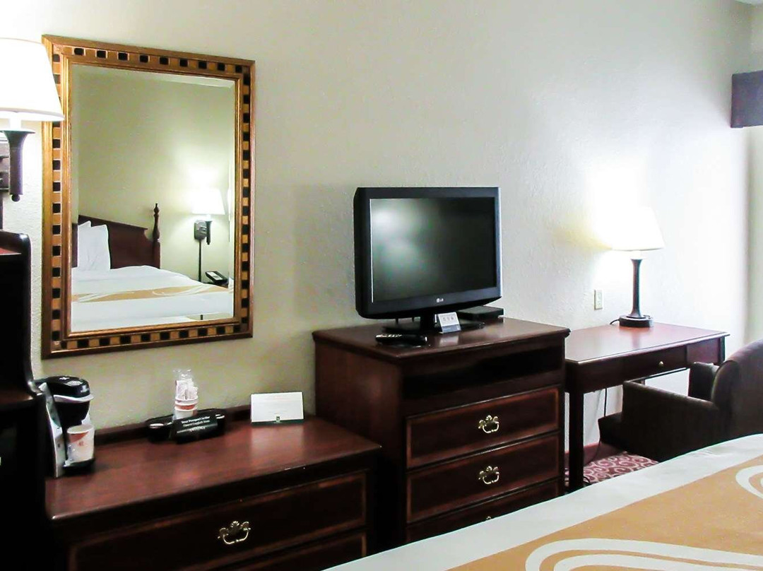 昆西希尔顿恒庭酒店主图