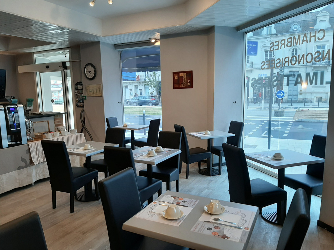 洛雅尔蒂酒店主图