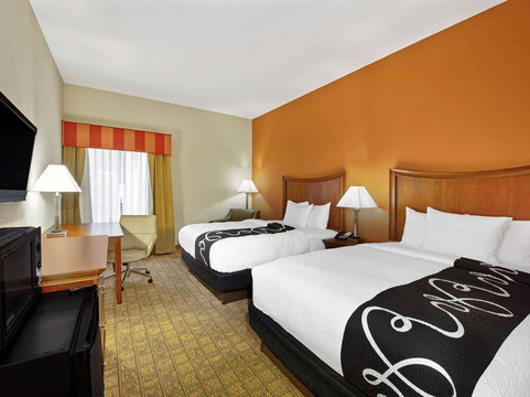 阿瑟港拉昆塔温德姆套房酒店主图