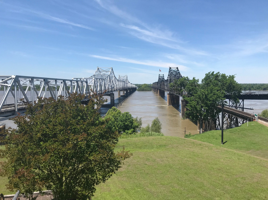 Vicksburg Bridge景点图片
