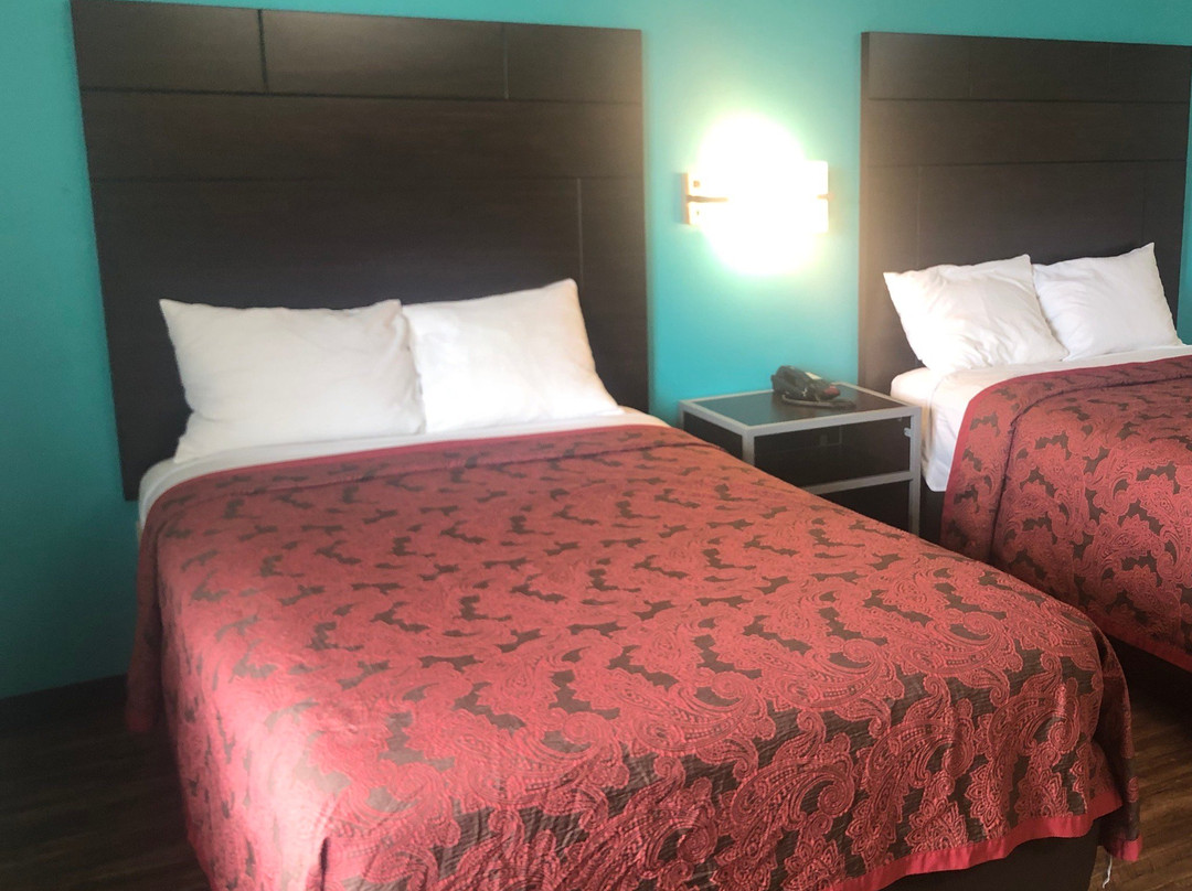 Euro Inn And Suites主图