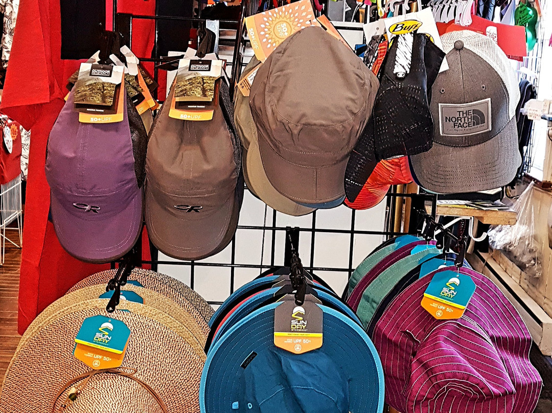 White Squall Outdoor Store-帕里桑德必去景点