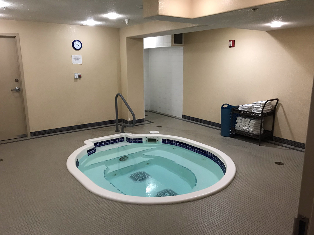 Super 8 by Wyndham Pincher Creek AB主图