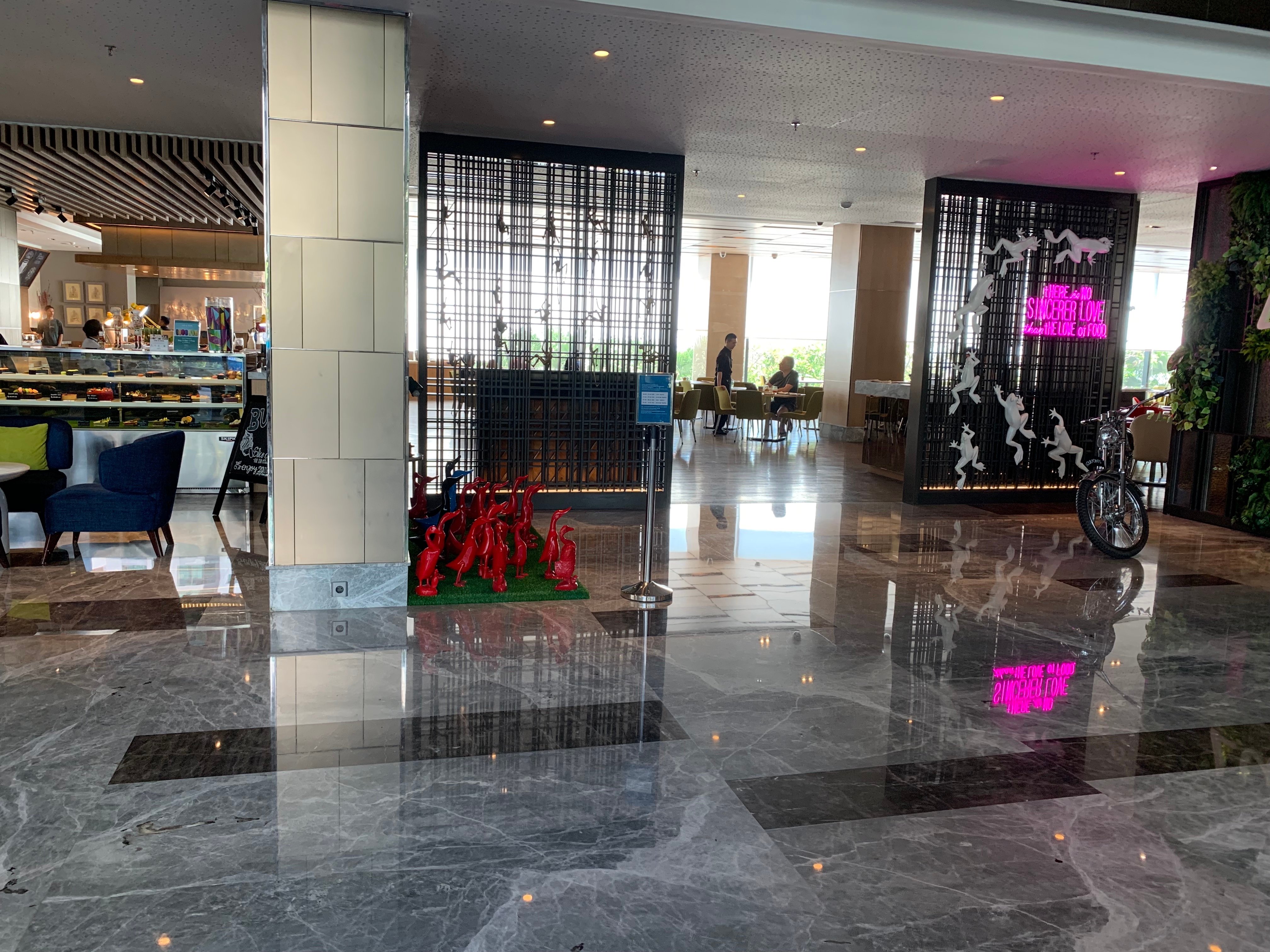 Four Points By Sheraton Surabaya, Tunjungan Plaza-餐饮
