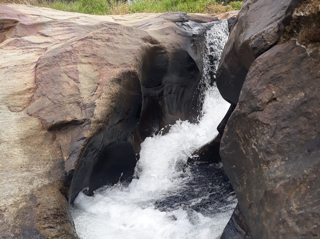 Upper Diyaluma Waterfall景点图片