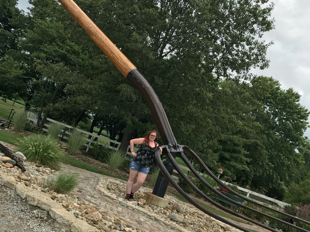 World's Largest Pitchfork-Casey必去景点