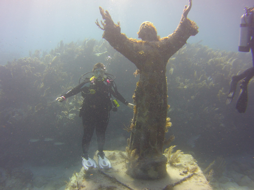 Christ of the Deep-拉哥岛必去景点