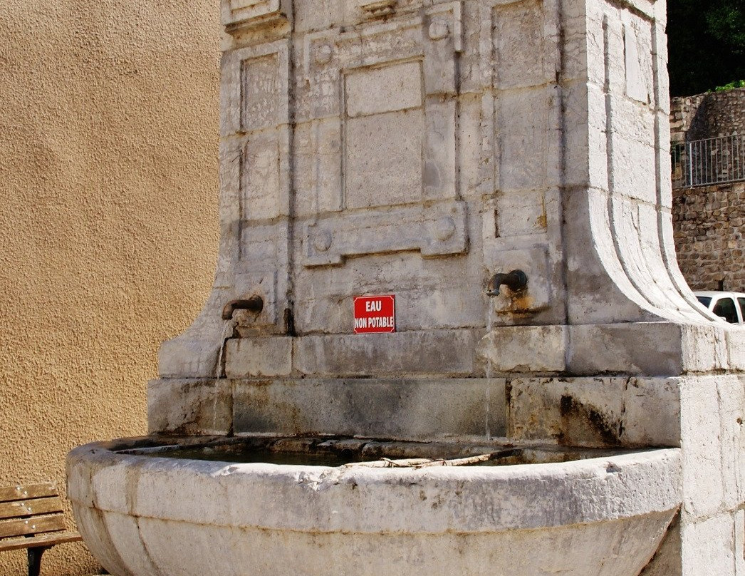 Fontaine de Baix景点图片