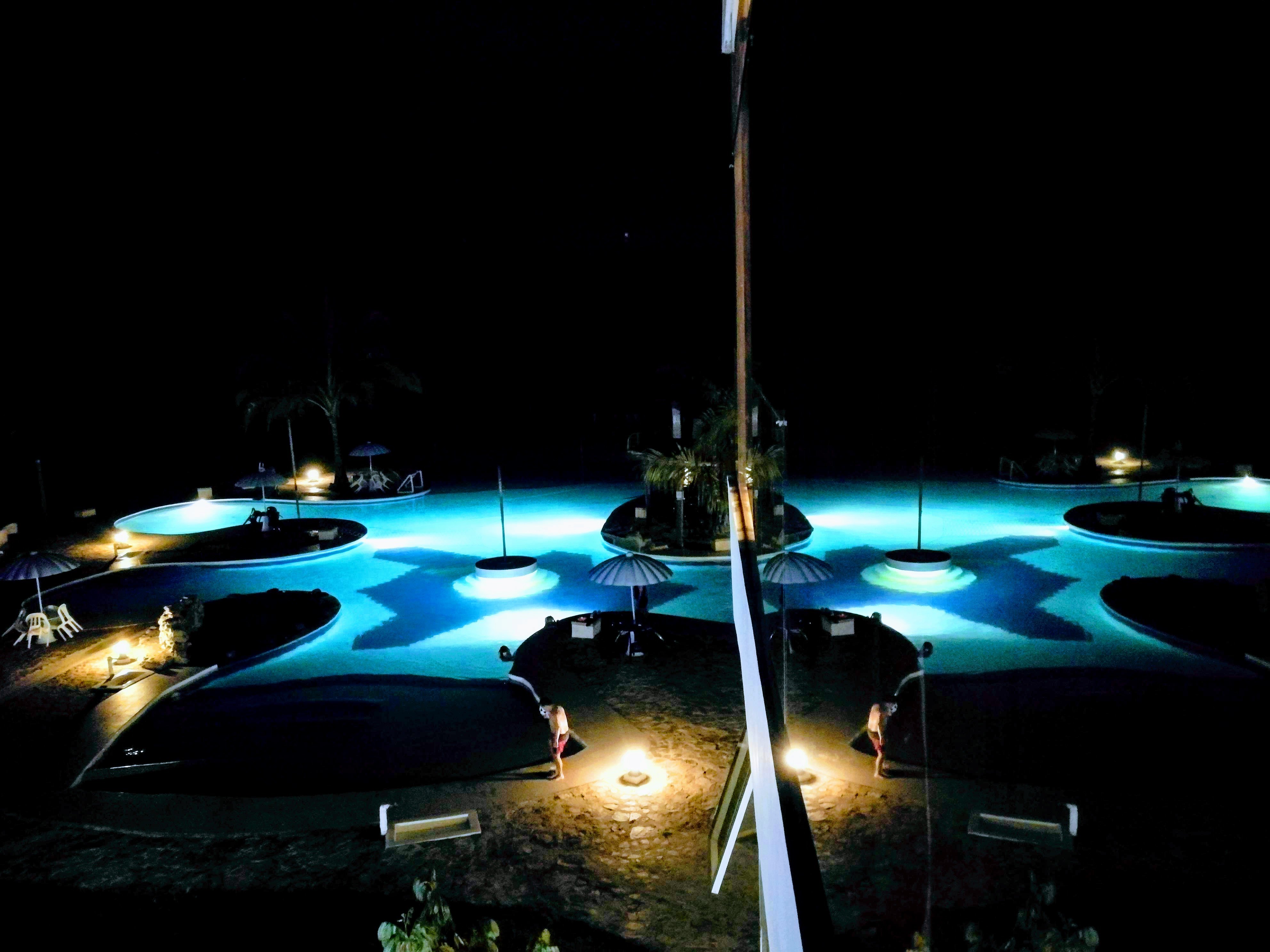 Ecopark Hosteria Monte Selva-泳池