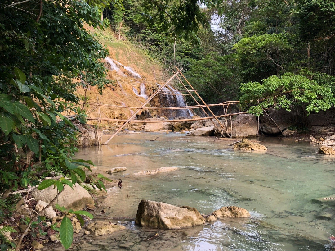 Lapopu Waterfalls景点图片