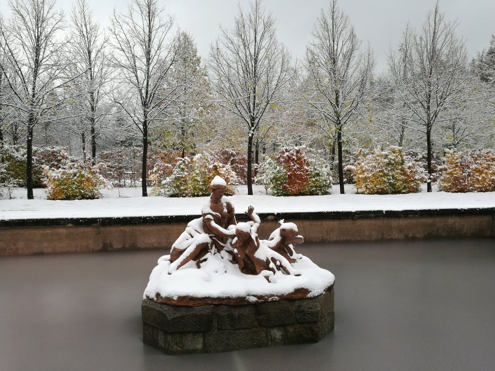 Fuente De Neptuno景点图片