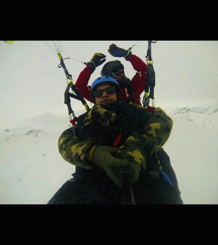 Paragliding in Gudauri — Toors-古道里必去景点