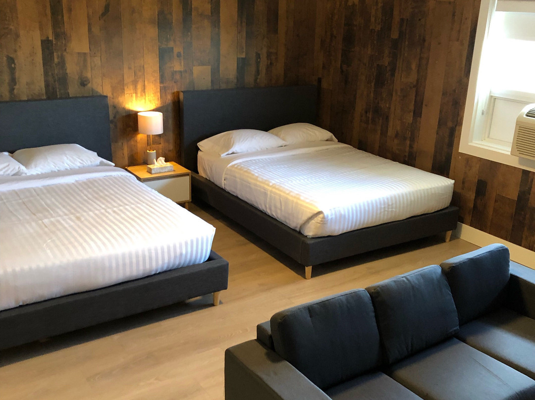 Camrose Le Chateau Hotel主图