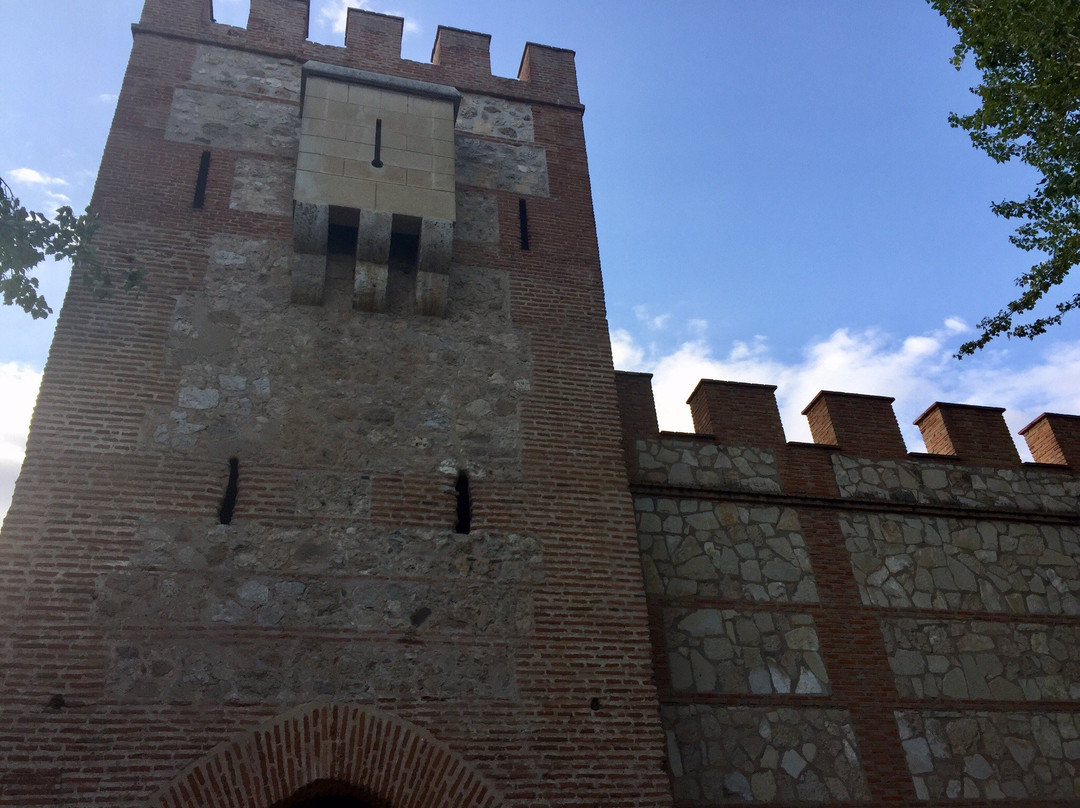 Murallas de la Ciudad-阿尔卡拉-德-哈纳雷斯必去景点