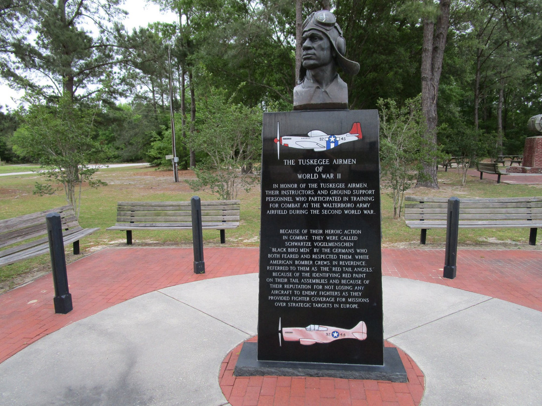 Tuskegee Airmen Memorial景点图片