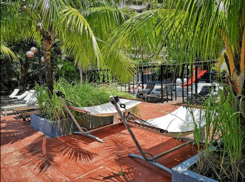 世纪湾私人公寓-泳池