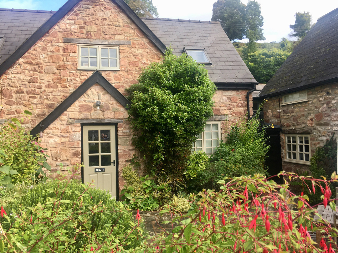 Tudor Farmhouse Hotel主图