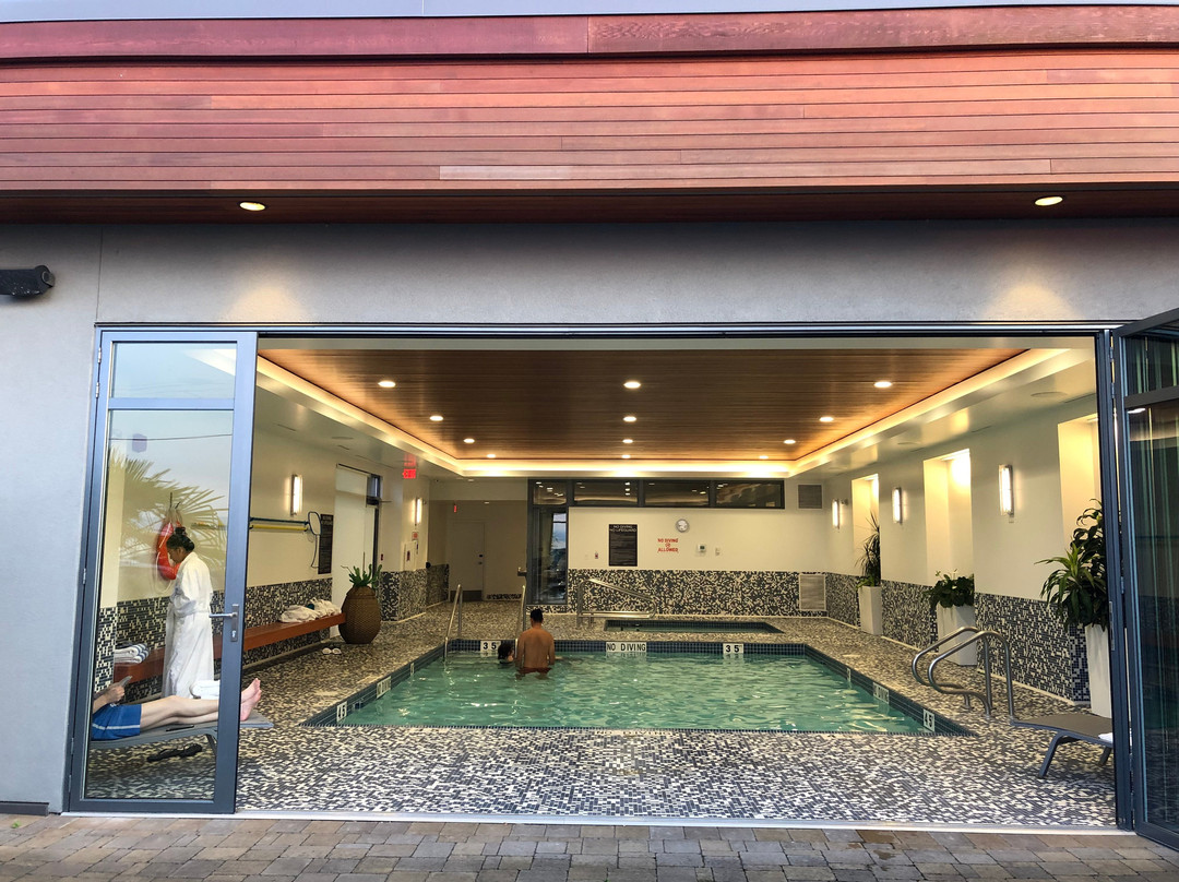 Qualicum Beach Inn主图