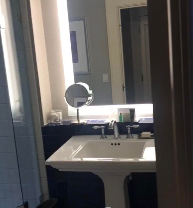 The Ashton Hotel主图