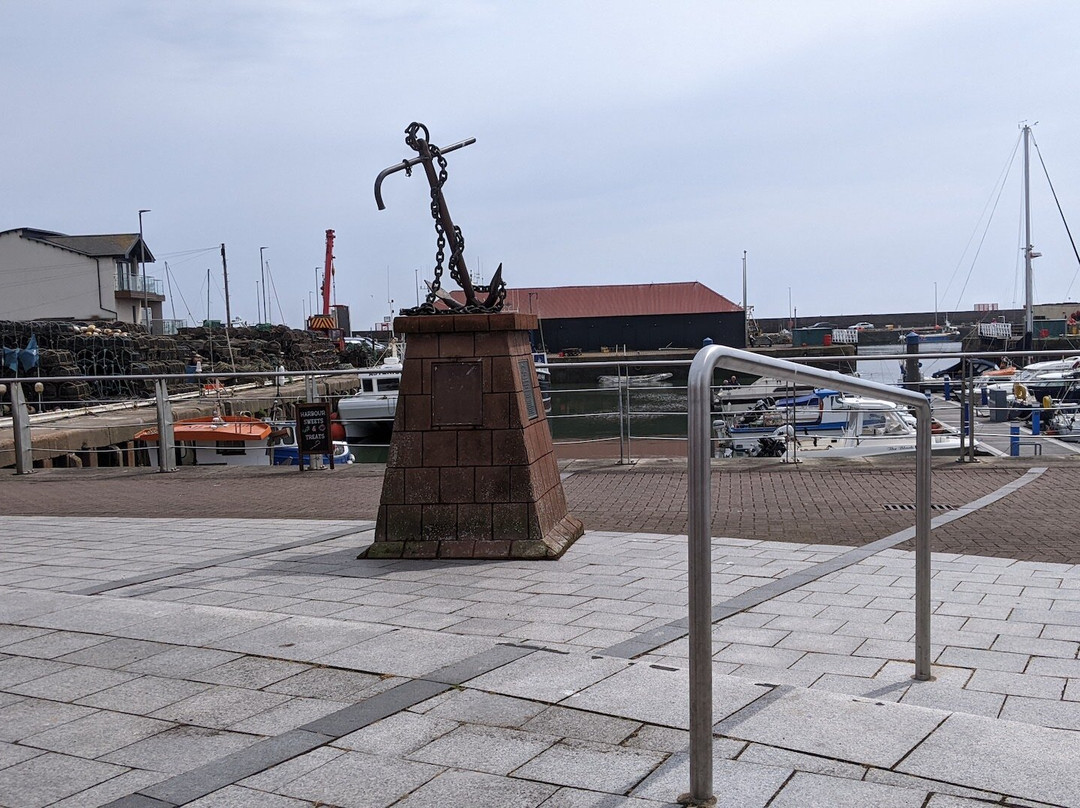 Arbroath Harbour Memorial景点图片