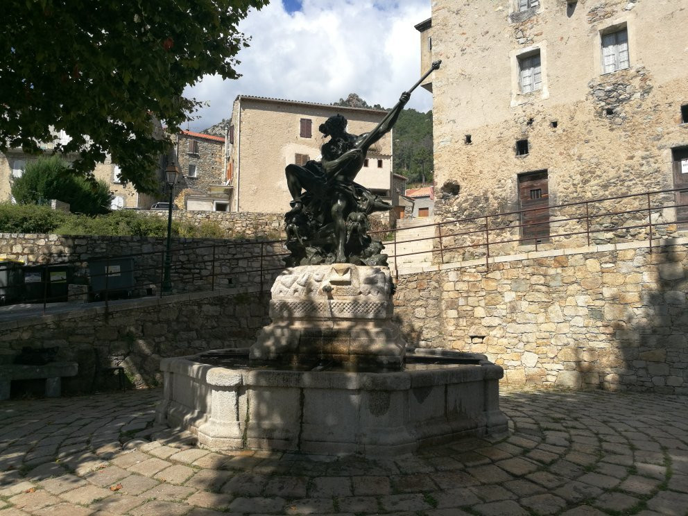 Fontaine de Neptune景点图片