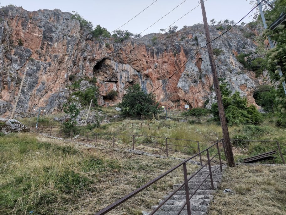 Saint Archangel Michael Cave Church景点图片
