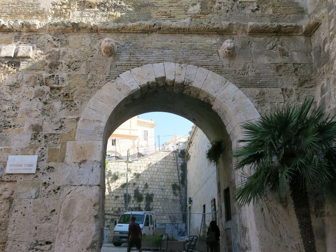 Porta Dei Due Leoni-卡利亚里省必去景点