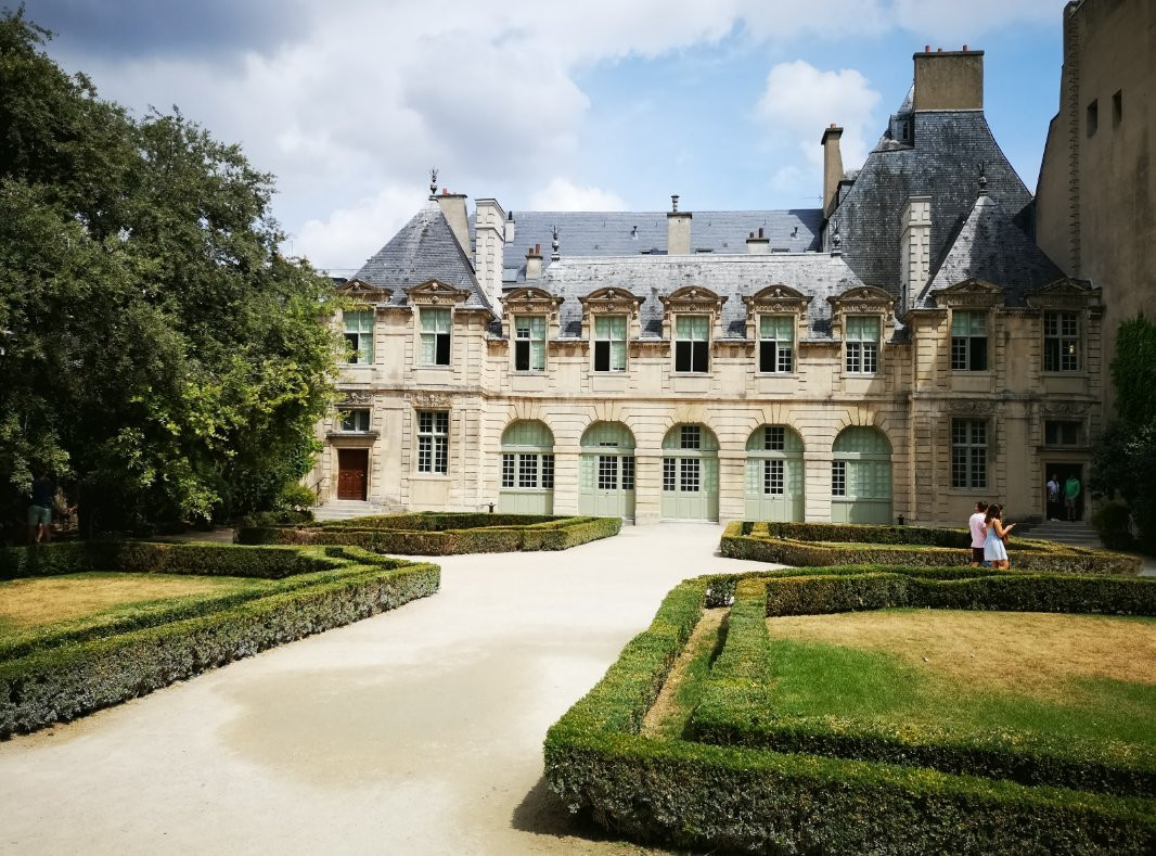 Jardin de l'Hotel de Sens景点图片