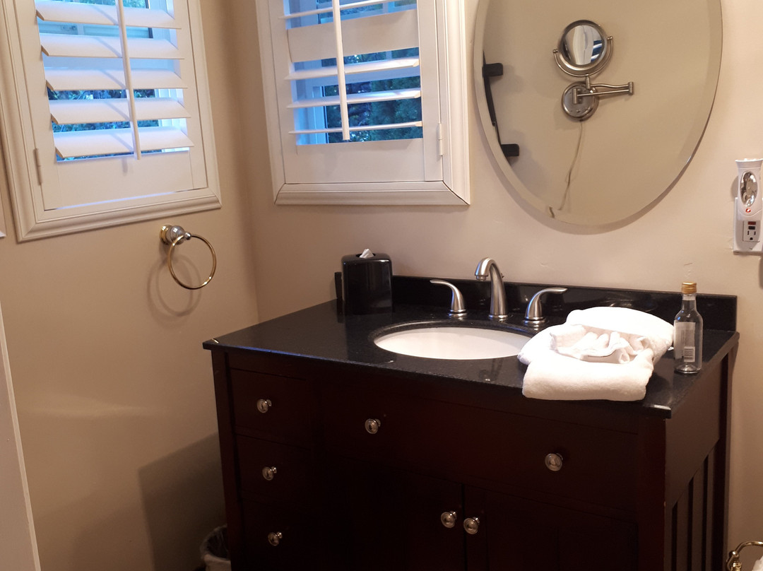 Grass Valley Courtyard Suites主图