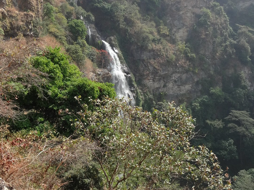 Cascade de Yikpa景点图片